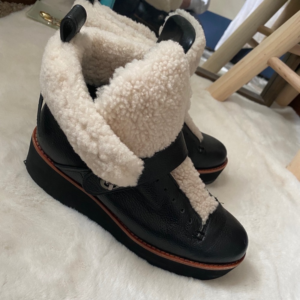 Authentic Coach shearling urban hiker leather boot